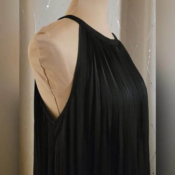 ​Vince. Black Sunburst Pleated Neck Halter Maxi Dress - 10 - Picture 5 of 15
